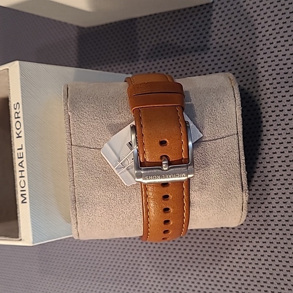 Michael Kors MK8531 Paxton Watch w/Light Brown Leather Strap - Picture 9 of 11